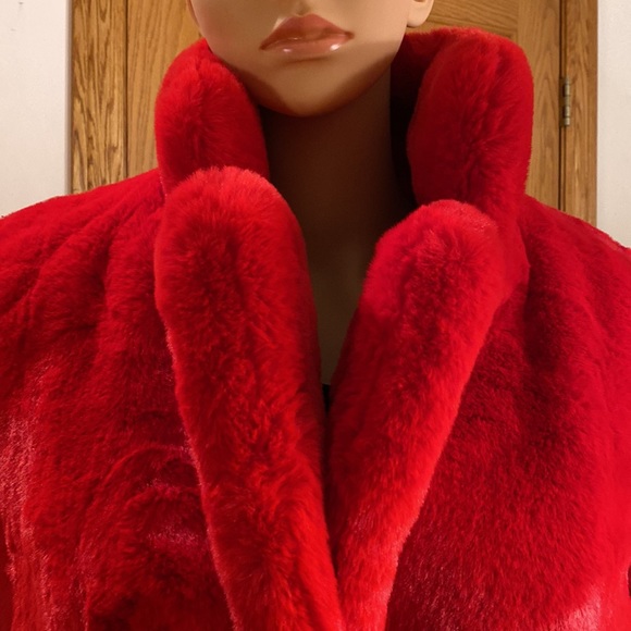 Apparis - scarlet red luxurious, faux fur coat with notched collar and pockets - Picture 5 of 16